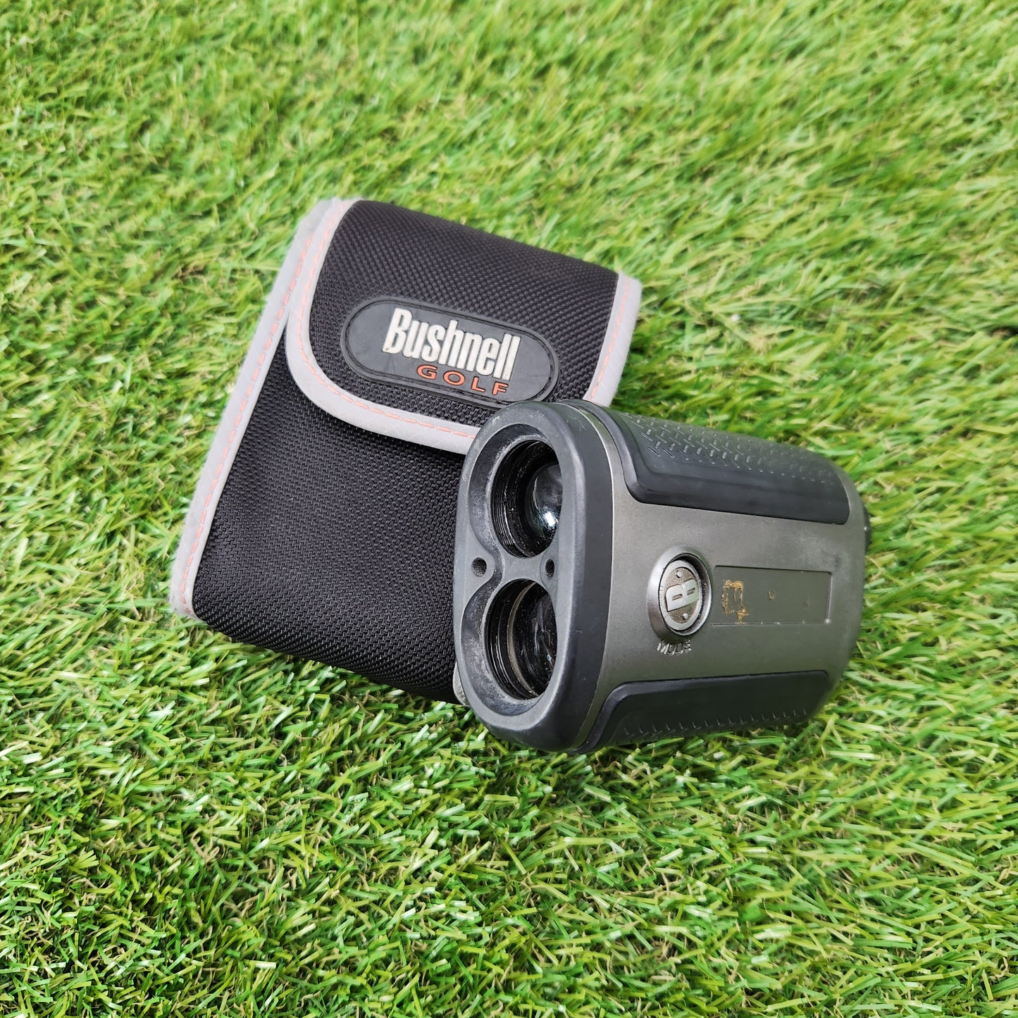 BUSHNELL LASER RANGEFINDER +CASE GOOD