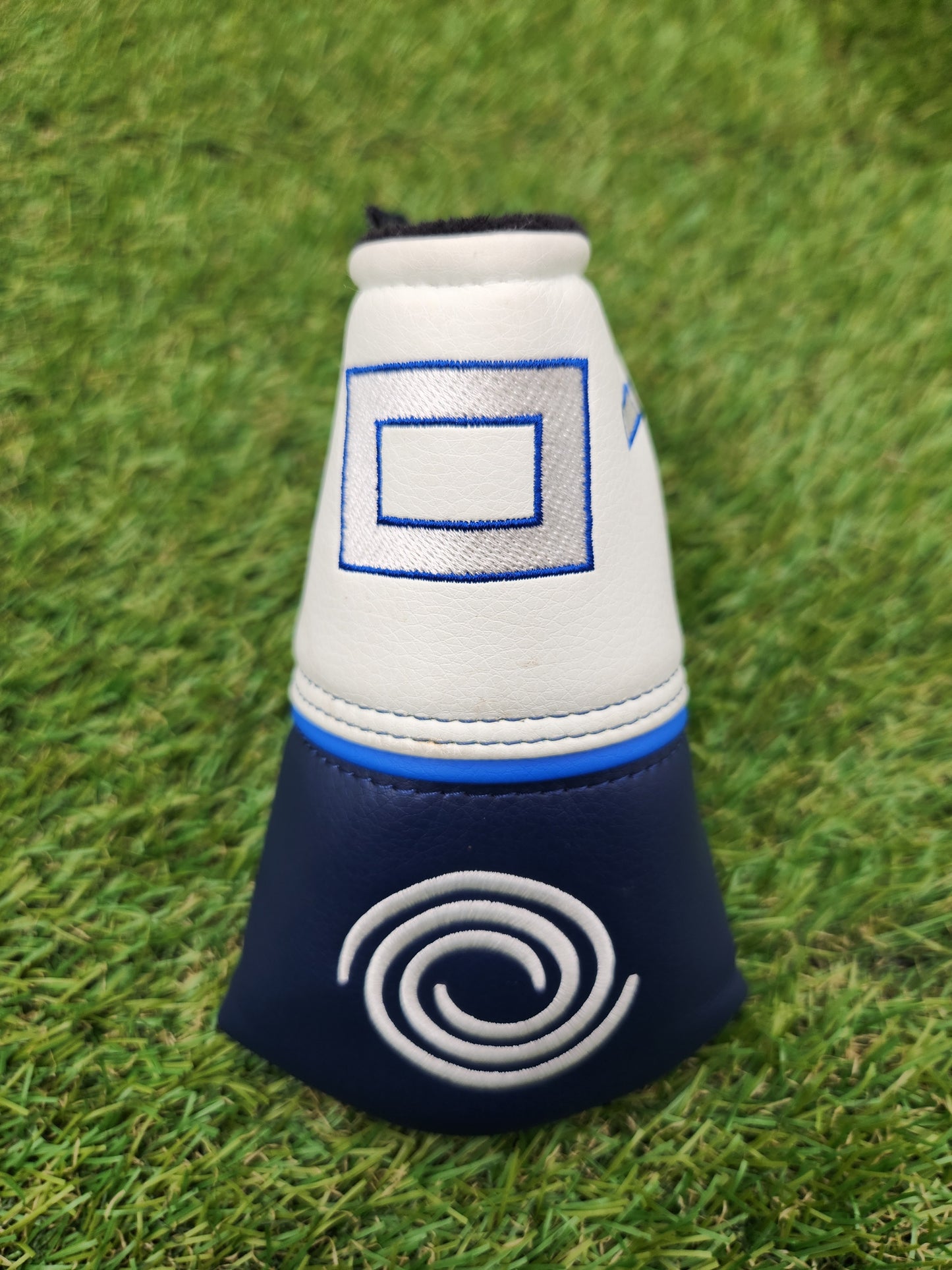 ODYSSEY AI-ONE BLADE HEADCOVER GOOD