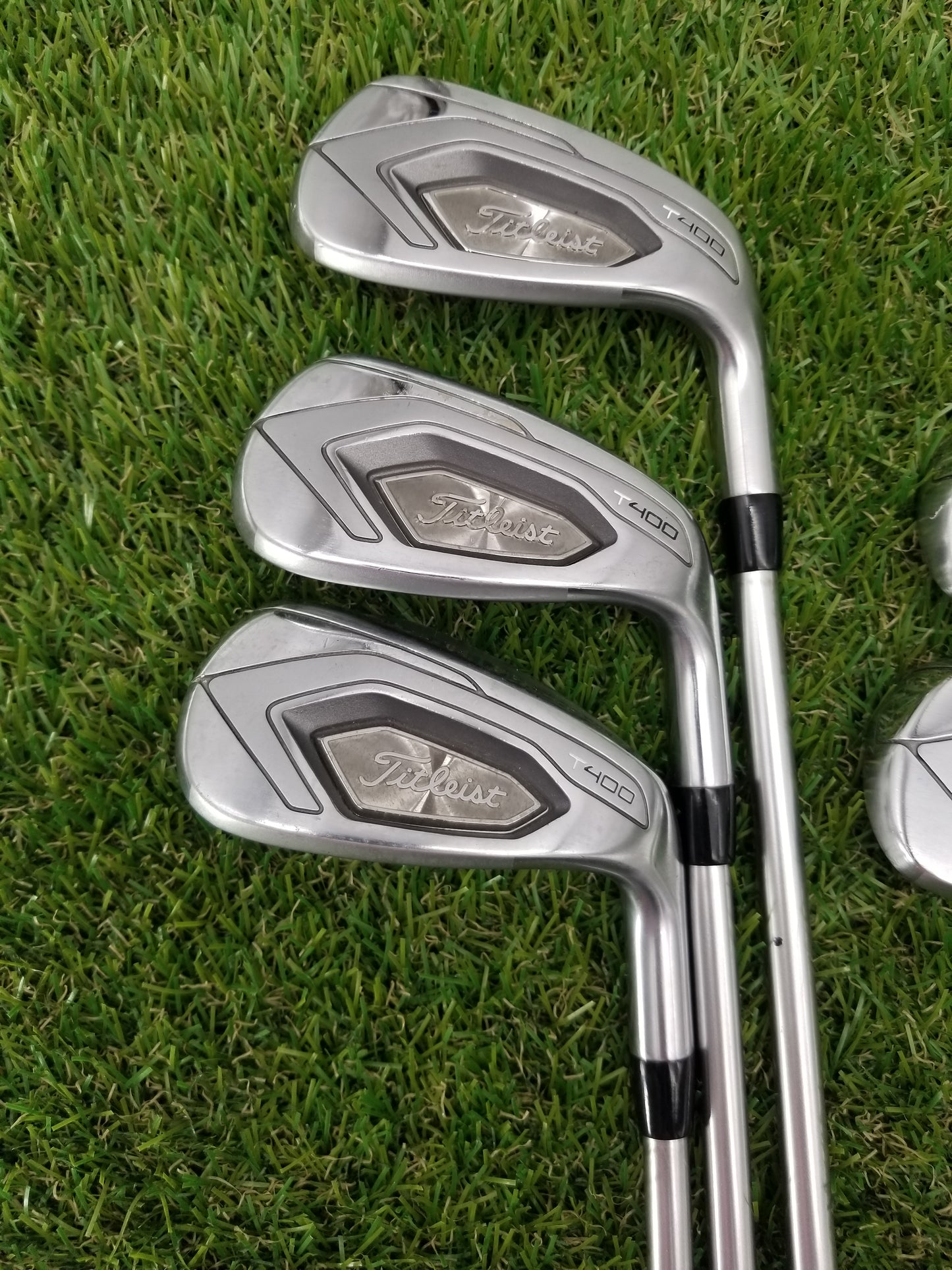 Set fer à repasser Titleist T400 6-PW, AW, GW régulier Mitsubishi Set fer à repasser Titleist T400 6-PW, AW, GW régulier Mitsubishi