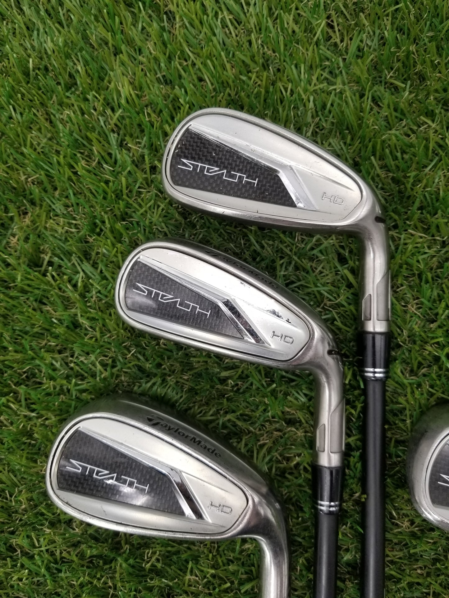 2023 TAYLORMADE STEALTH HD IRON SET 5-PW REGULAR FUJIKURA AXIOM VELOCORE GOOD