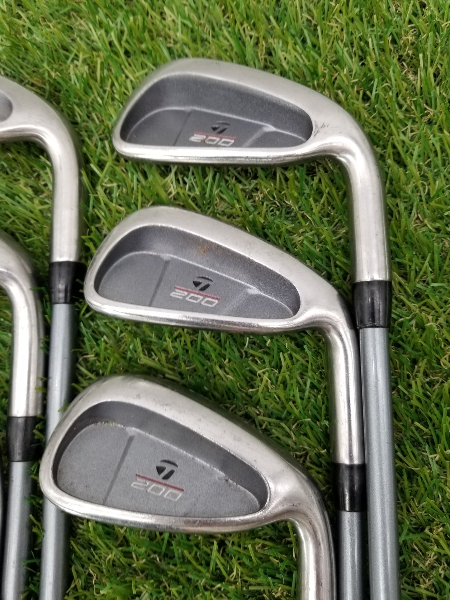 TAYLORMADE 200 IRON SET 6-PW,SW LITE FLEX TAYLORMADE GRAPHITE L-60 FAIR