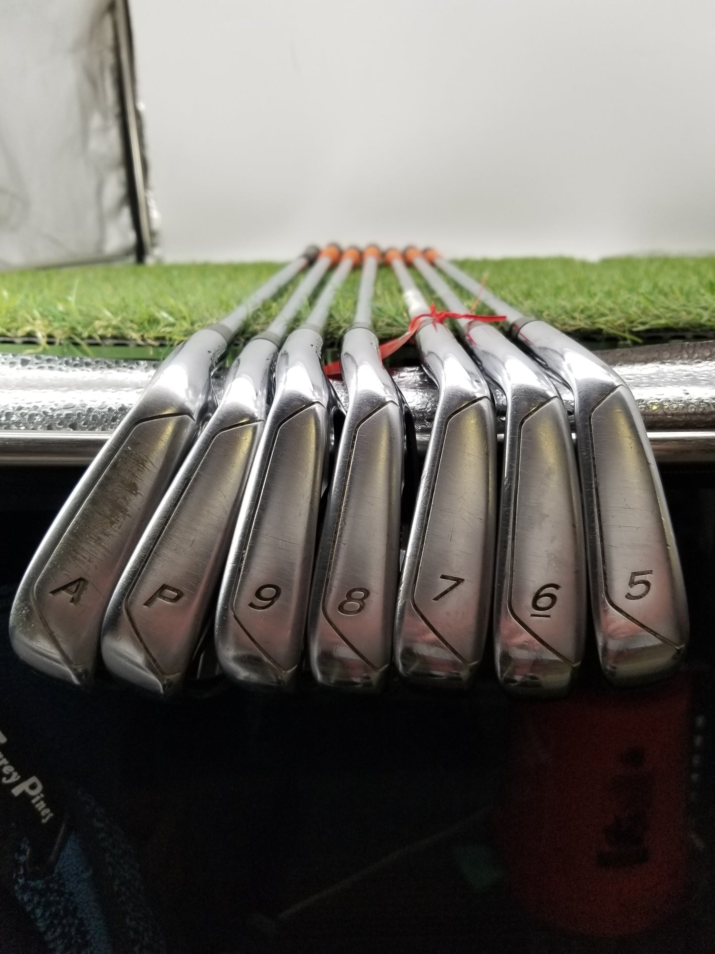 2011 TAYLORMADE R11 IRON SET 5-PW,AW STIFF KBS 90 GOOD