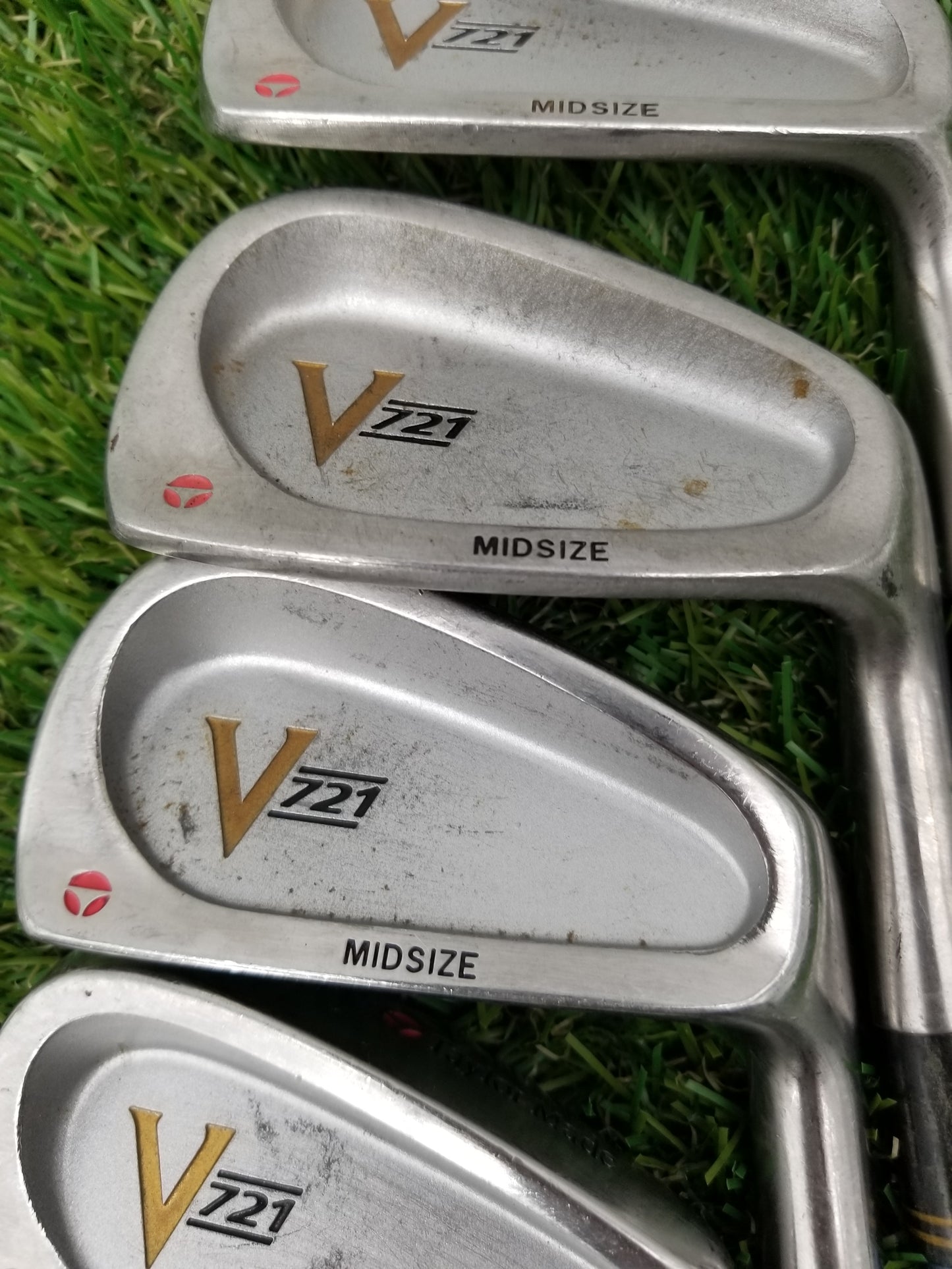 TAYLORMADE V721 IRON SET 4-PW,AW,SW REGULAR FLEX-TWIST GRAPHITE GOOD