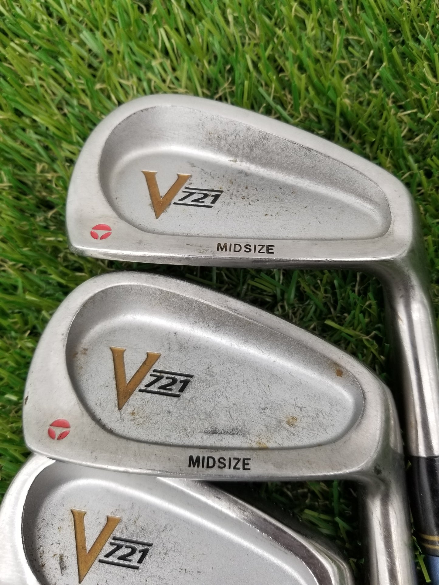 TAYLORMADE V721 IRON SET 4-PW,AW,SW REGULAR FLEX-TWIST GRAPHITE GOOD