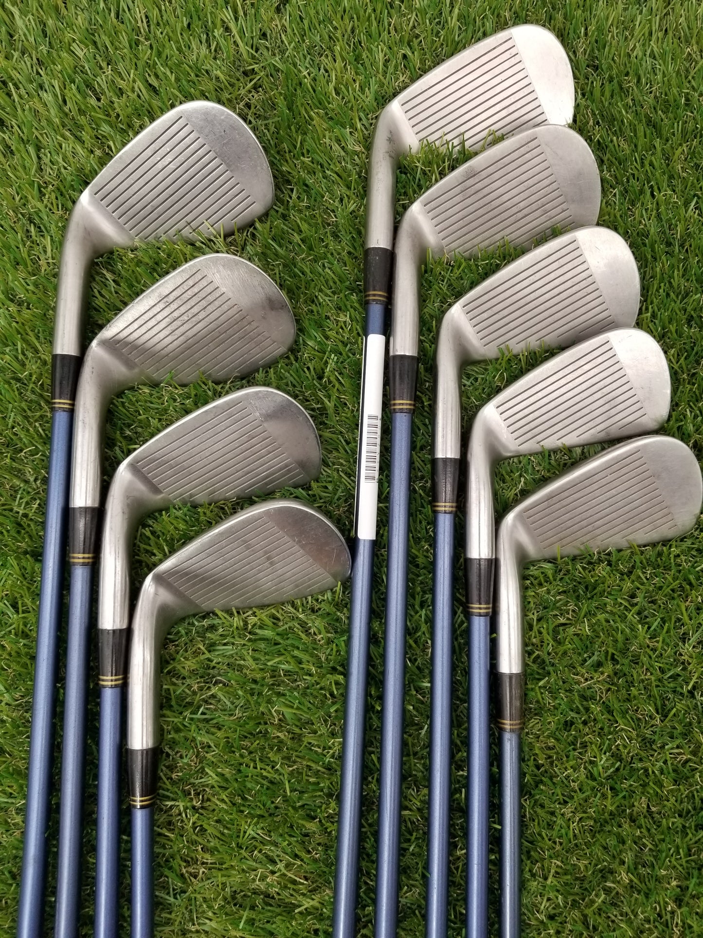 TAYLORMADE V721 IRON SET 4-PW,AW,SW REGULAR FLEX-TWIST GRAPHITE GOOD