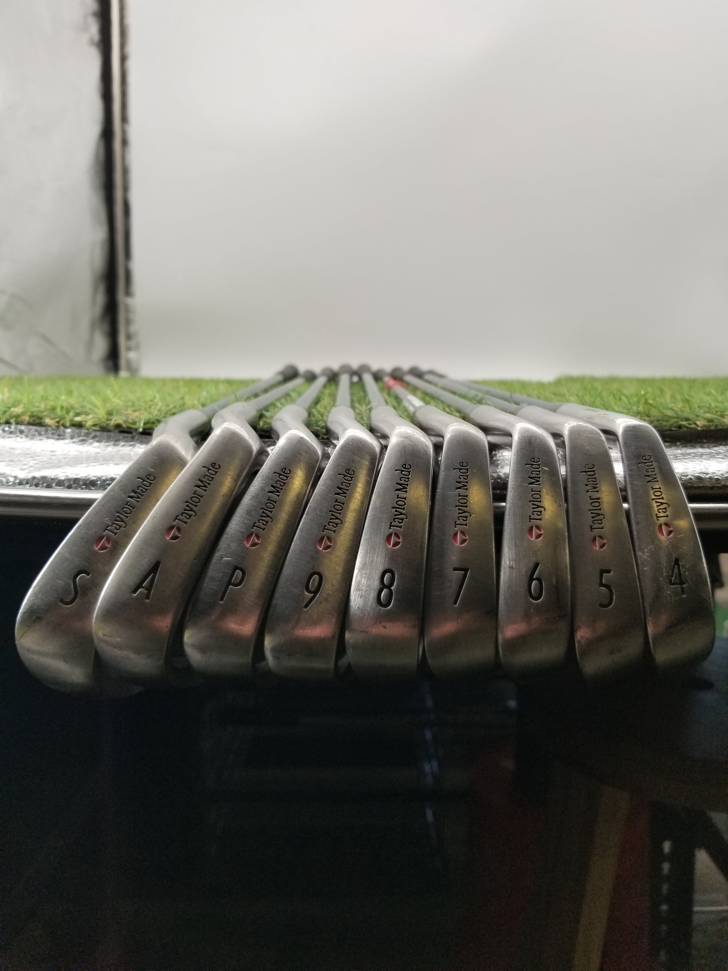 TAYLORMADE V721 IRON SET 4-PW,AW,SW REGULAR FLEX-TWIST GRAPHITE GOOD