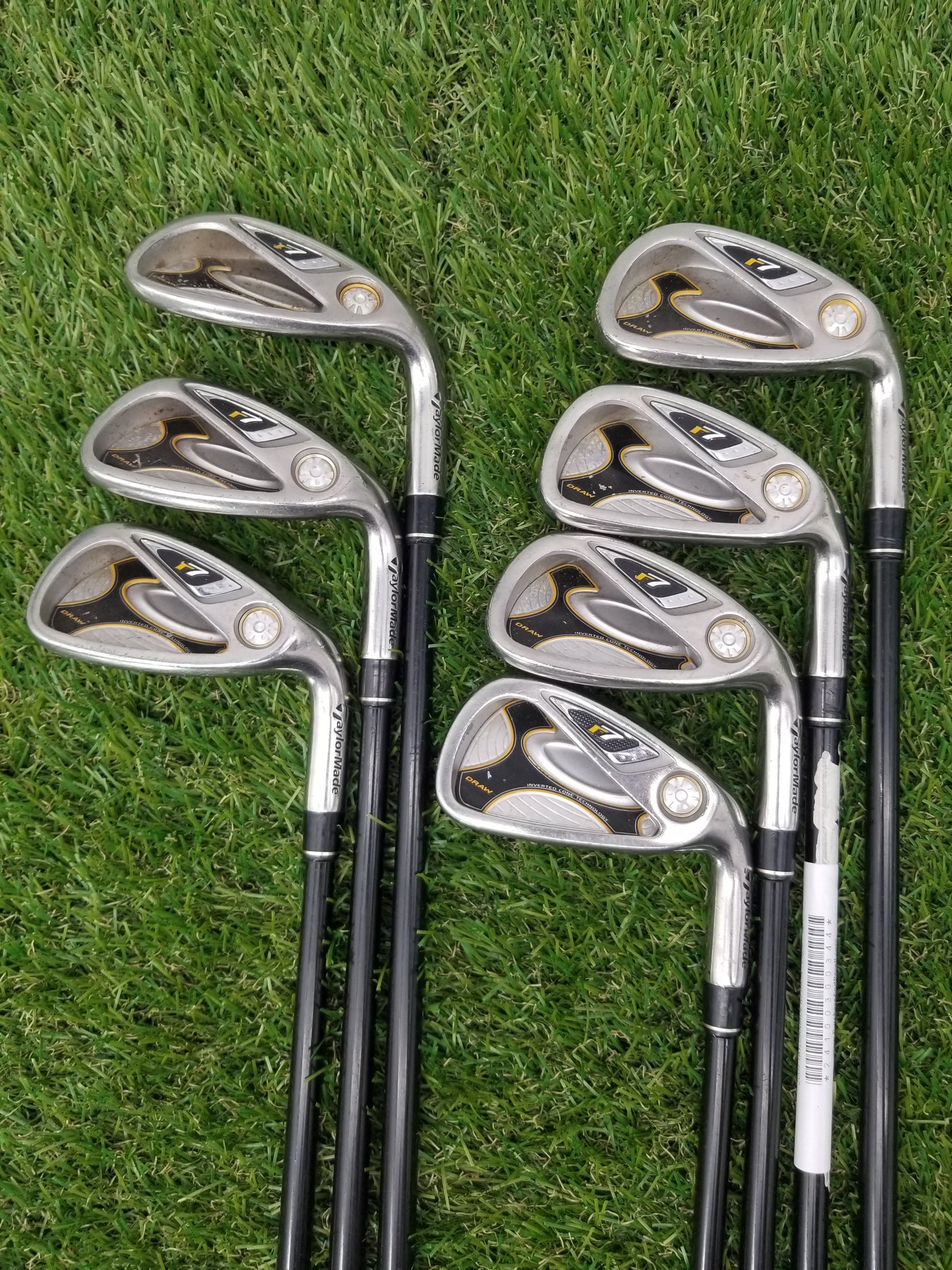 2007 TAYLORMADE R7 IRON SET 6-PW,AW,SW SENIOR TAYLORMADE REAX 55 FAIR