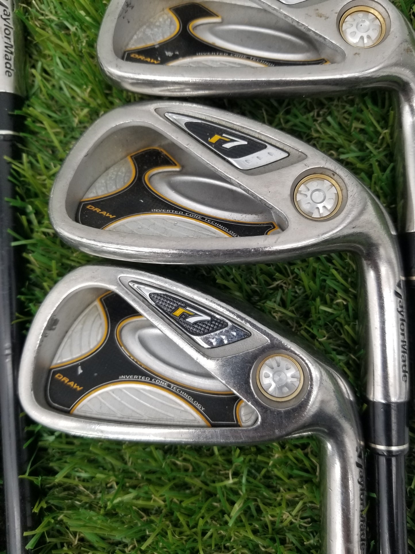 2007 TAYLORMADE R7 IRON SET 6-PW,AW,SW SENIOR TAYLORMADE REAX 55 FAIR