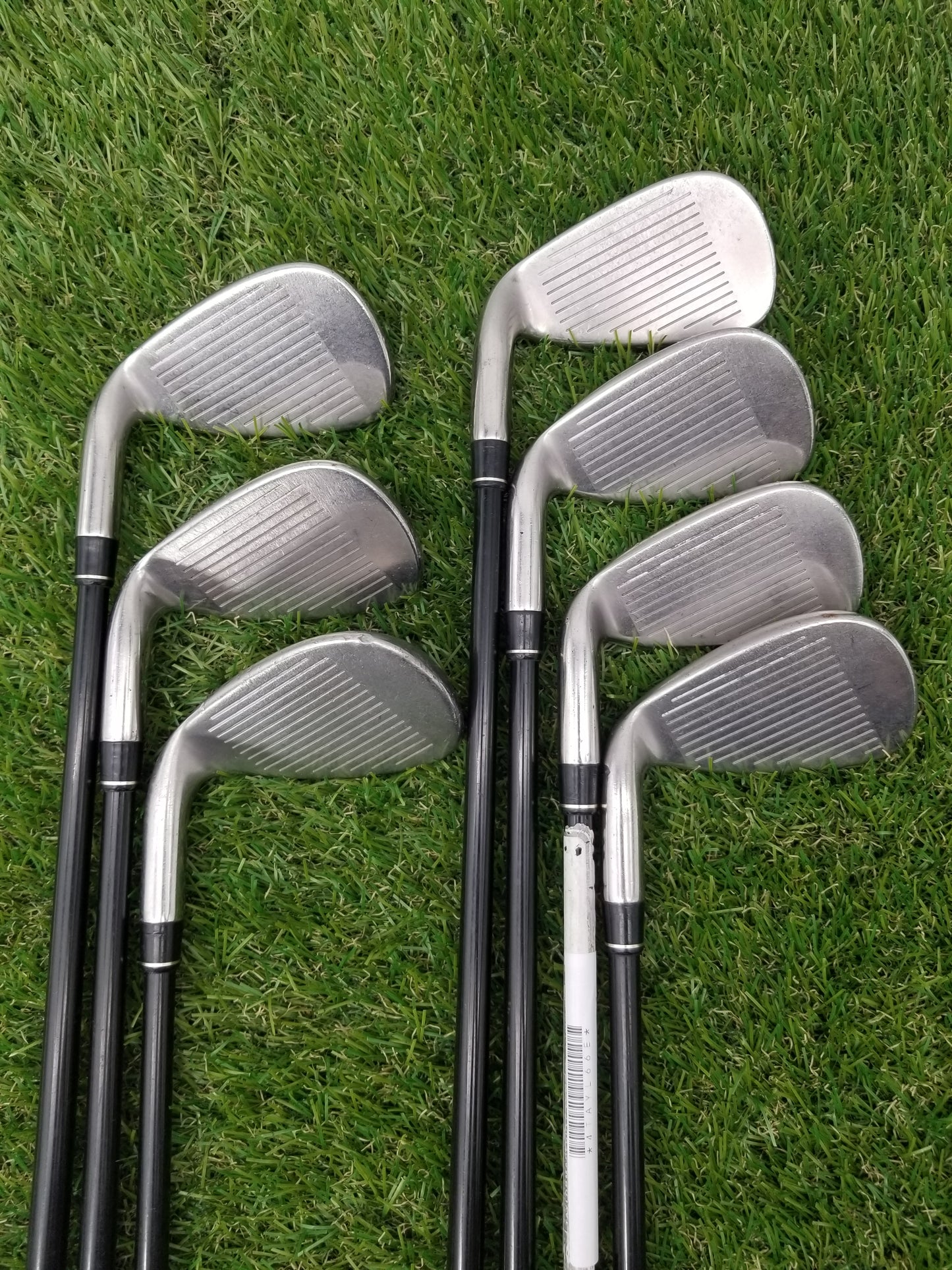 2007 TAYLORMADE R7 IRON SET 6-PW,AW,SW SENIOR TAYLORMADE REAX 55 FAIR