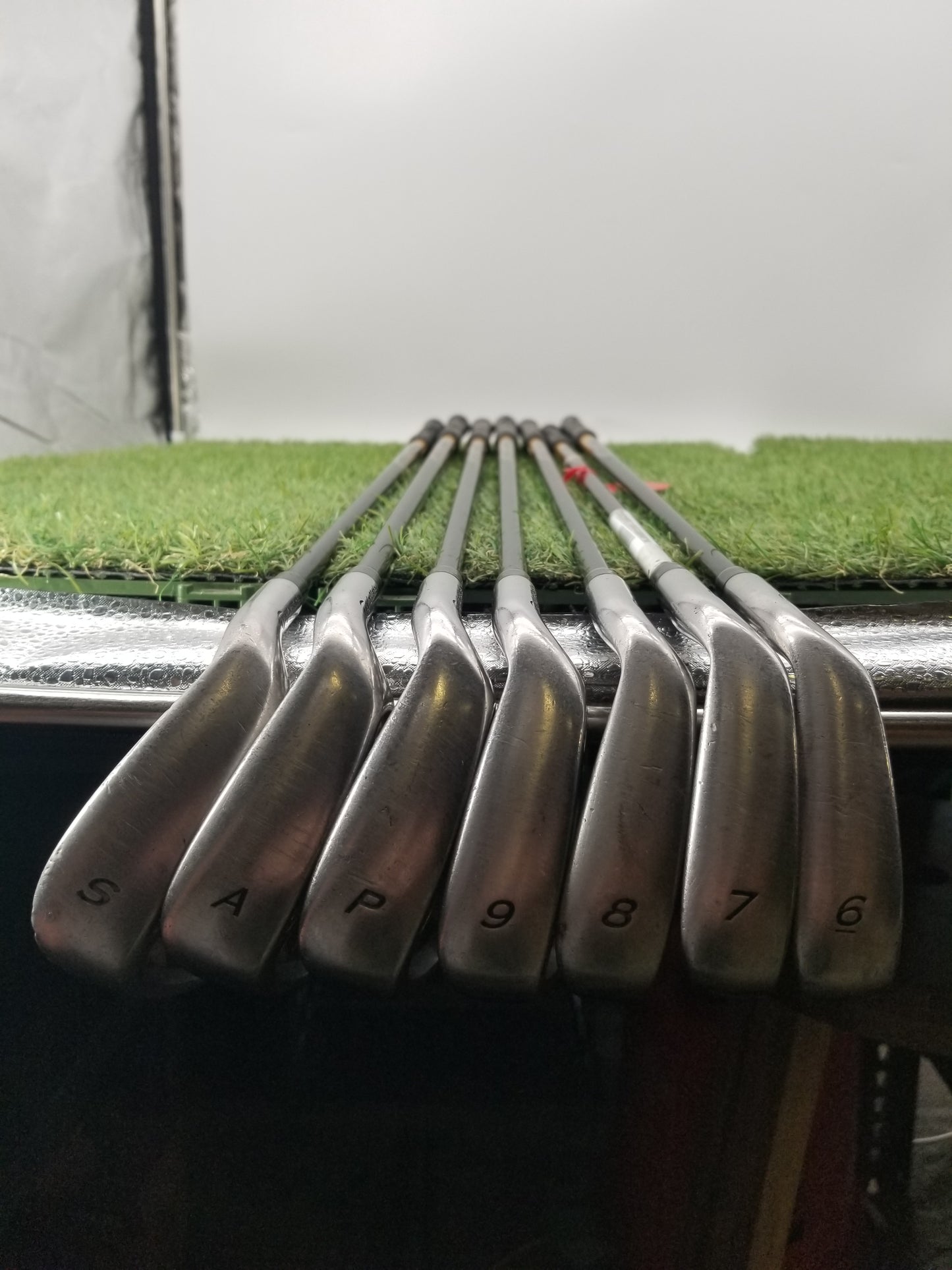 2007 TAYLORMADE R7 IRON SET 6-PW,AW,SW SENIOR TAYLORMADE REAX 55 FAIR