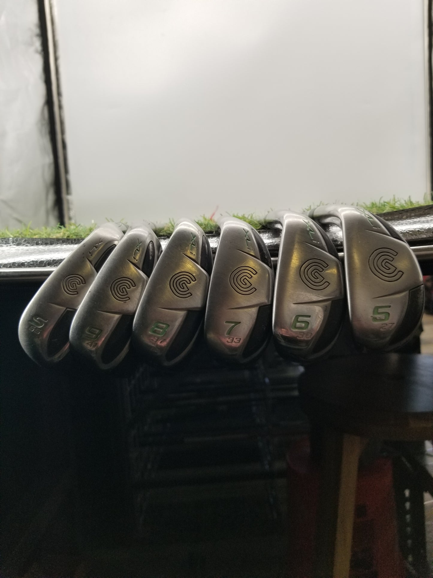 2009 CLEVELAND HIBORE BLOOM XLI IRON SET 5-9,SW LADIES GRAPHITE DESIGN YSQT FAIR