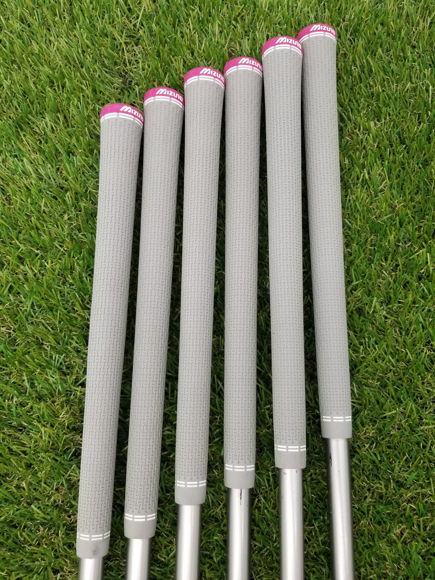 2009 CLEVELAND HIBORE BLOOM XLI IRON SET 5-9,SW LADIES GRAPHITE DESIGN YSQT FAIR