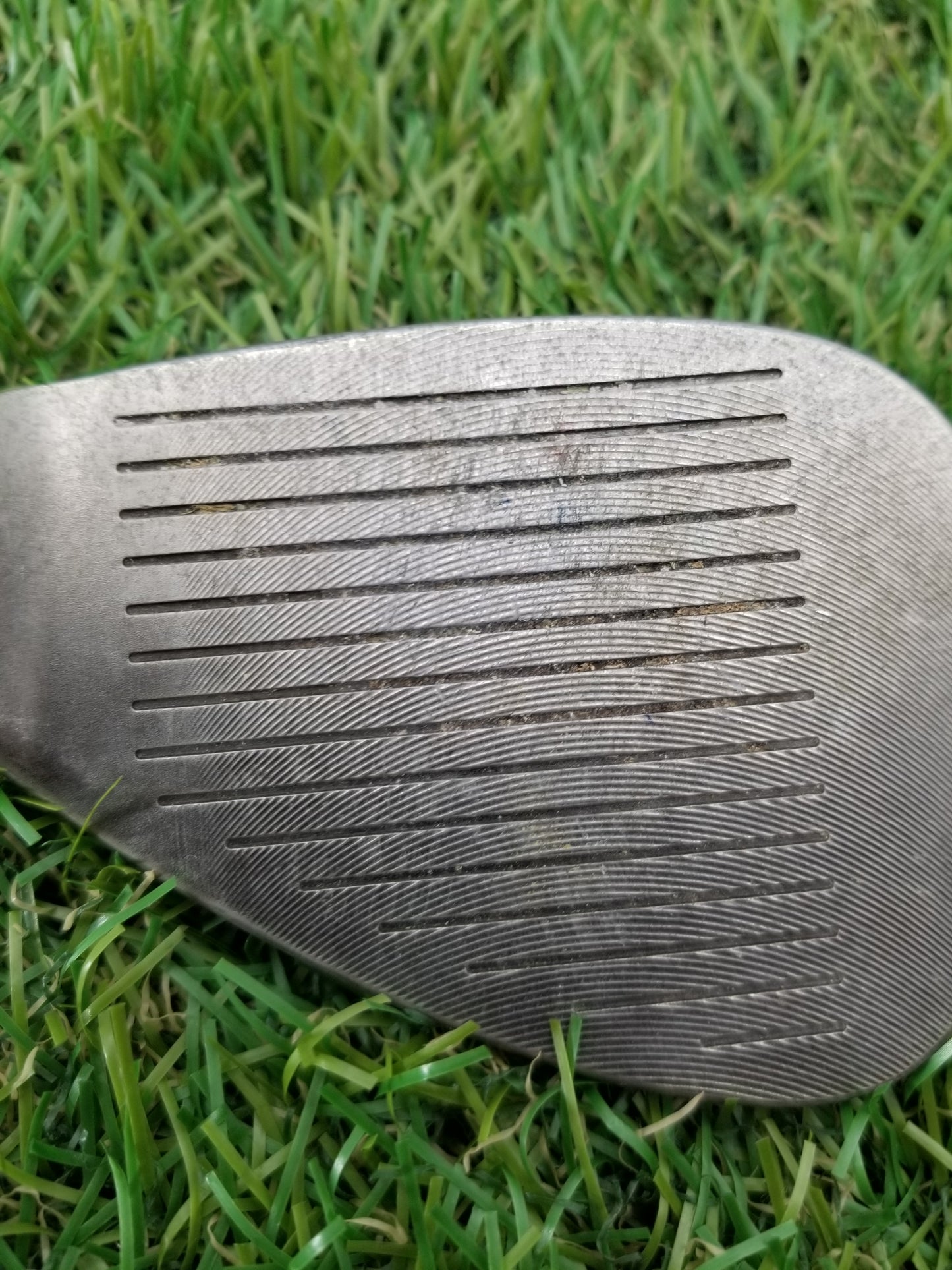 JUNIOR PINSEEKER CNC MILLED WEDGE 56*/12 GRAPHITE 34" (FOR KIDS 63" TALL) FAIR