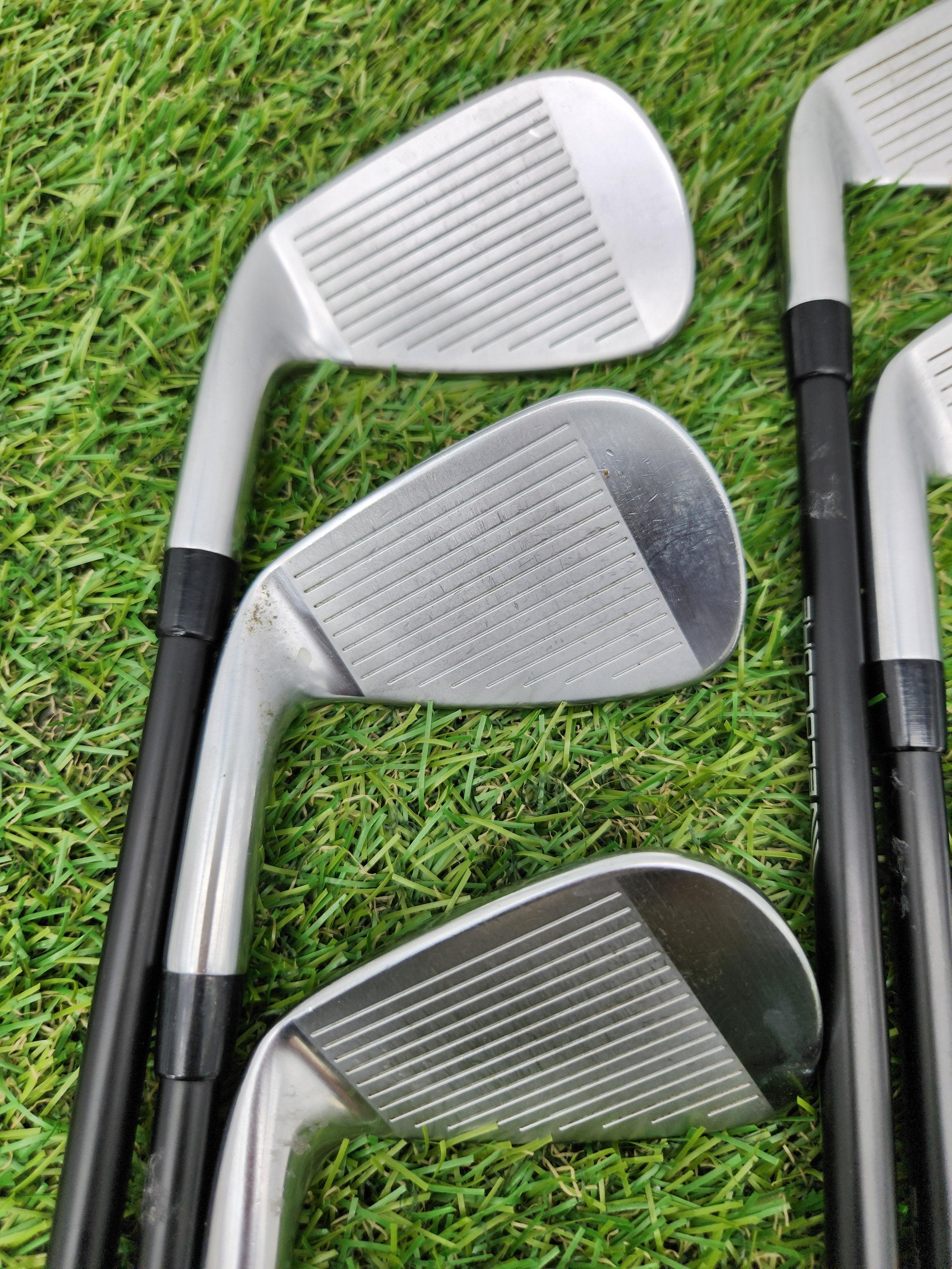 2023 COBRA KING TOUR IRON SET 4I-PW XSTIFF FUJIKURA AXIOM