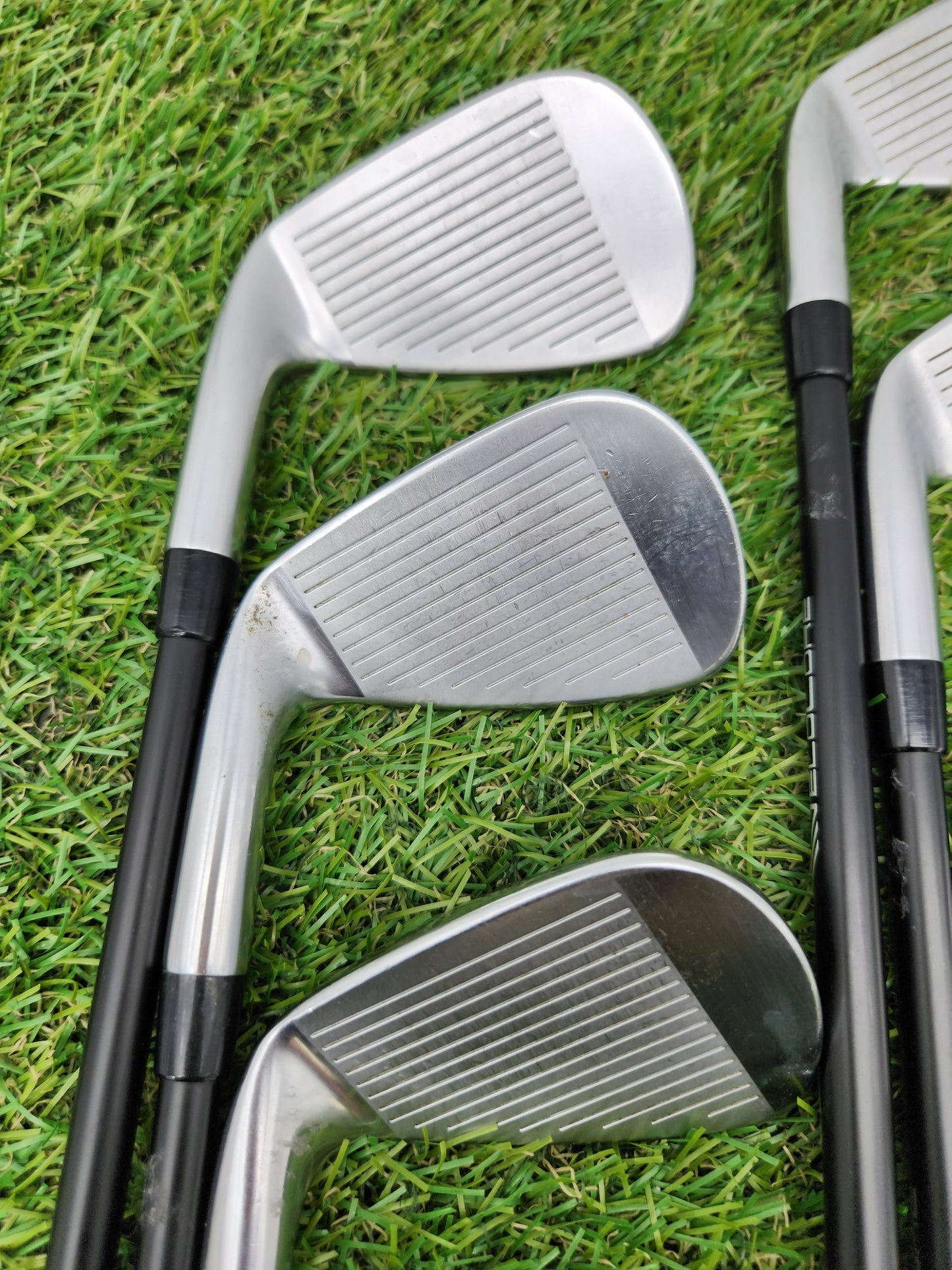 2023 COBRA KING TOUR IRON SET 4I-PW XSTIFF FUJIKURA AXIOM VELOCORE 125 VERYGOOD