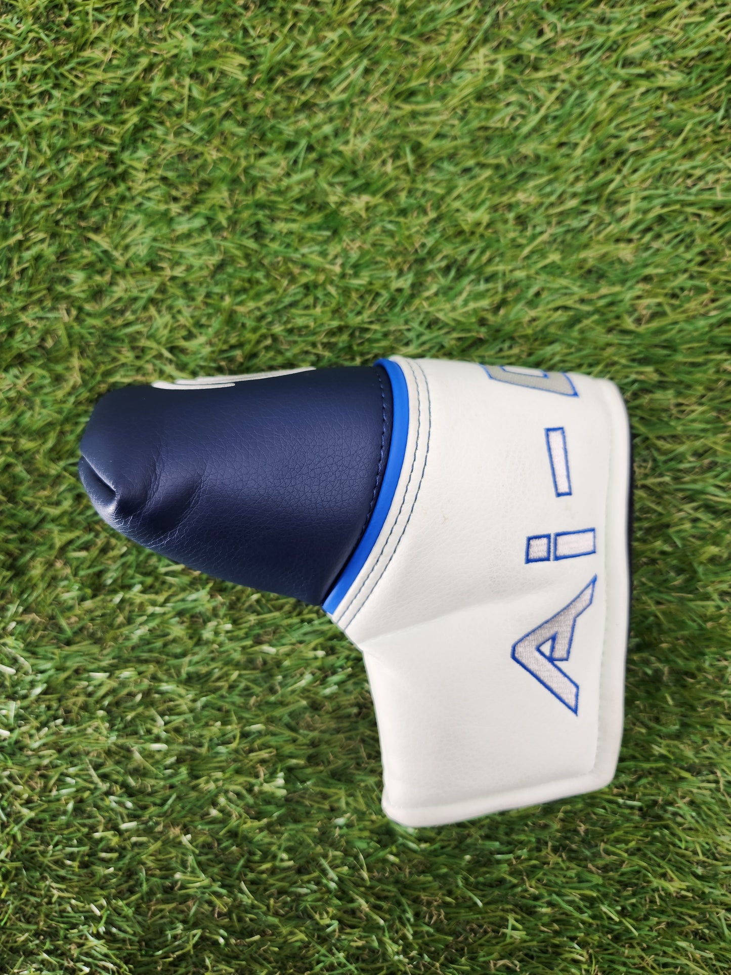 ODYSSEY AI-ONE BLADE HEADCOVER GOOD