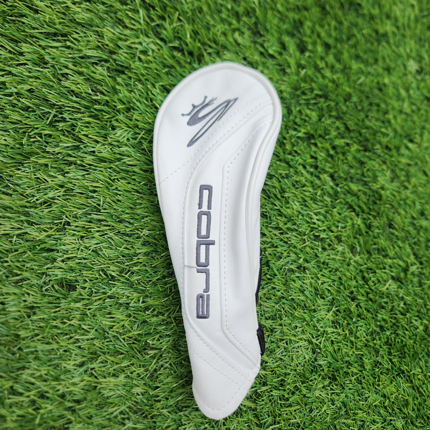 COBRA WHITE HYBRID HEADCOVER VERYGOOD
