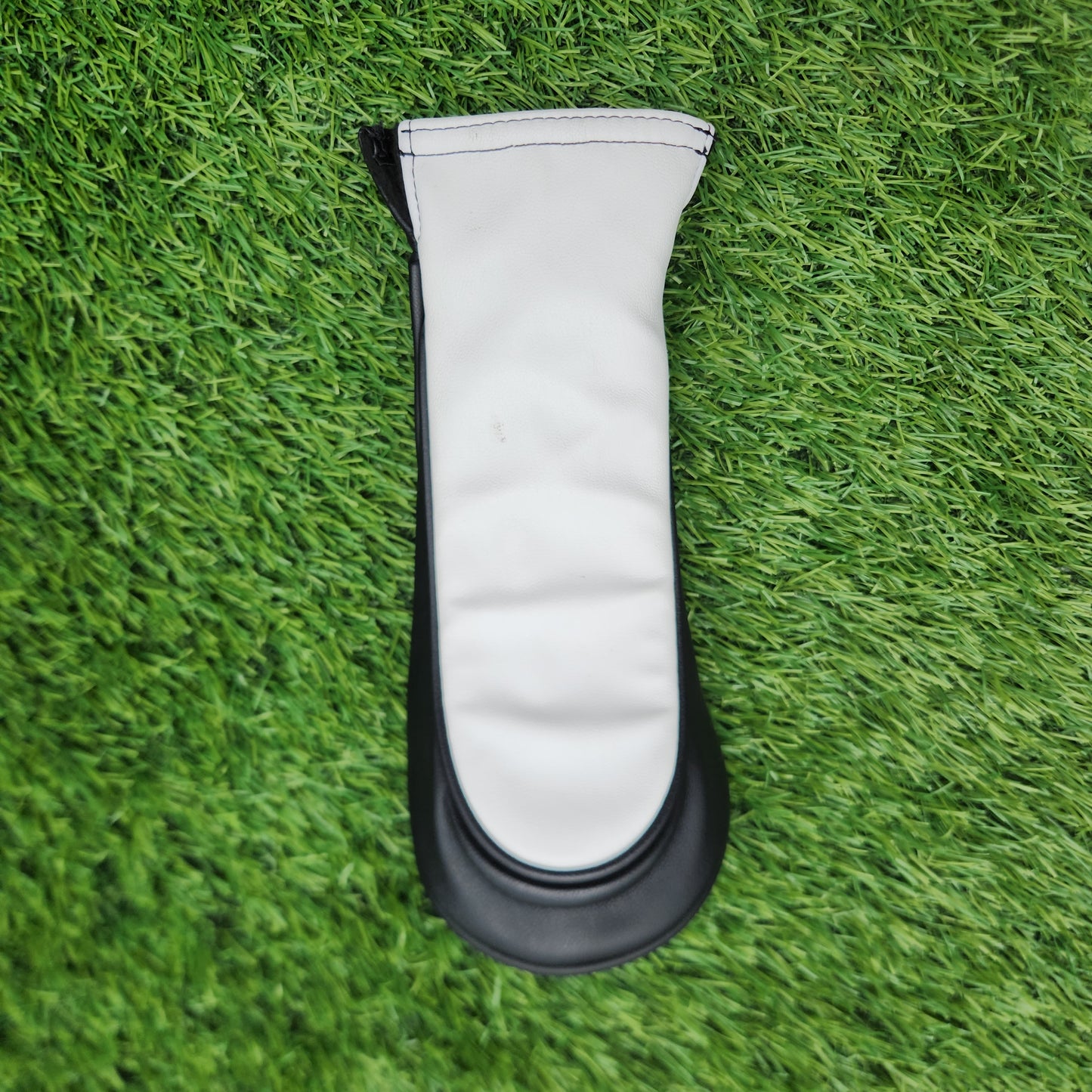 TAYLORMADE BLACK RED AND WHITE LEATHER HYBRID HEADCOVER VERYGOOD