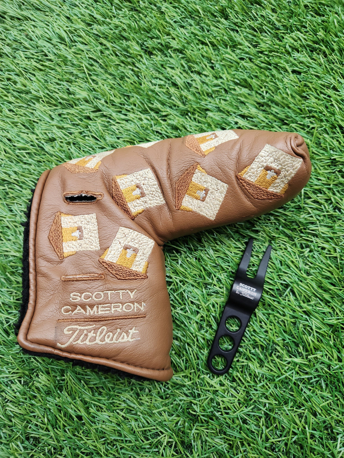 SCOTTY CAMREON TITLEIST "THE BRIDGES" HEADCOVER W/ DIVOT TOOL VERYGOOD